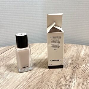 CHANEL Les Beiges Foundation in Beige